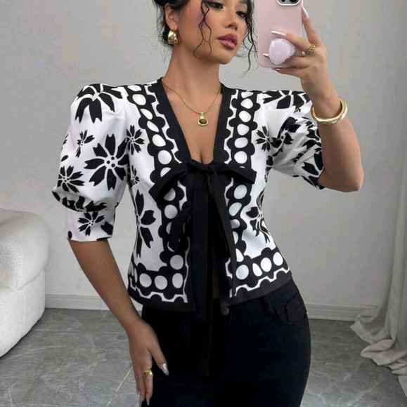 Symmetrically Placed Floral Vacation French Casual Versatile Tie Front Bowknot - Picture 3 of 4